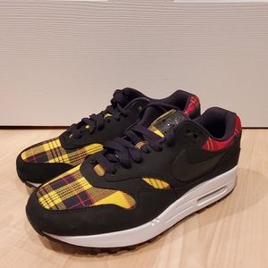 New Womens Sz. 7 Nike Air Max 1
